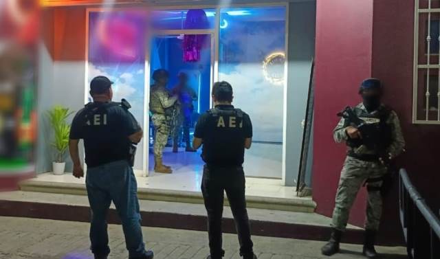 Fiscalía de Oaxaca junto con DEFENSA, SEMAR, GN y Policía Estatal, refuerzan Operación Sable en Pinotepa: clausuran 14 bares.- CLAMORSOCIAL.COM
