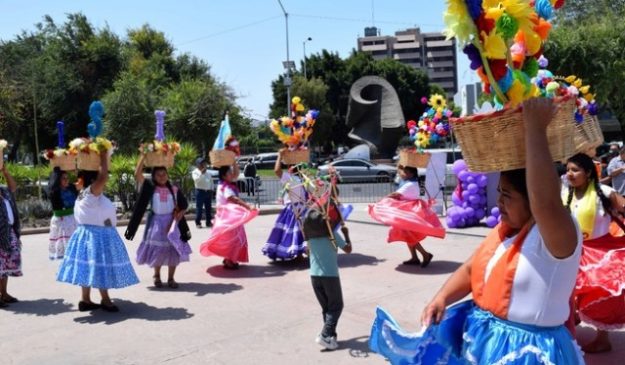 El Encuentro de Saberes: Celebración de los Pueblos Indígenas, encaminada a promover y escuchar la voz de los pueblos originarios buscó rendir homenaje a quienes han defendido su cultura, tradiciones y derechos.