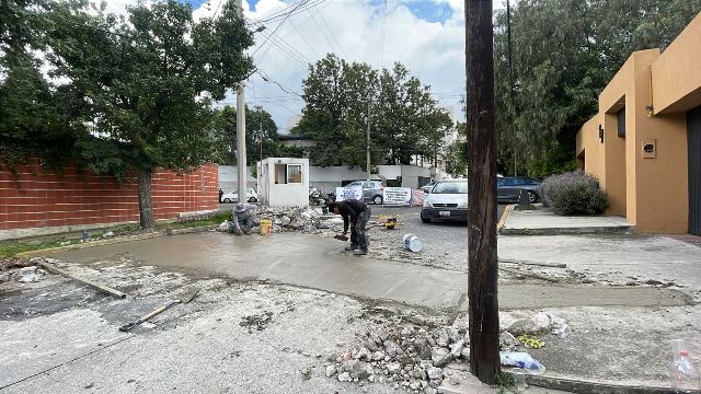 COLONOS TK REFUERZA CORRESPONSABILIDAD VECINAL CON TRABAJOS DE BACHEO EN CALLES Y AVENIDAS DE TECAMACHALCO.- CLAMORSOCIAL.COM