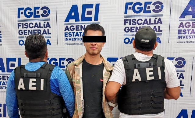 Fiscalía de Oaxaca detiene a una persona que disparaba una escopeta y le aseguran drogas, en Santos Reyes Nopala.- clamorsocial.com