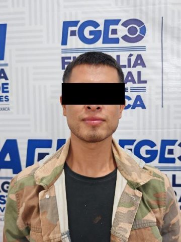 Fiscalía de Oaxaca detiene a una persona que disparaba una escopeta y le aseguran drogas, en Santos Reyes Nopala.- clamorsocial.com