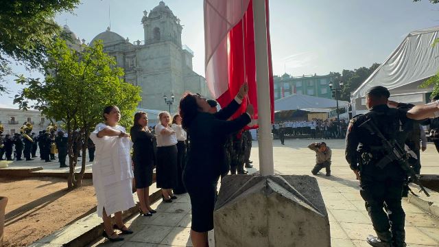 Magistrada presidenta del TSJEO, María Rodríguez llama a la unidad nacional en izamiento de la Bandera.- clamorsocial.com