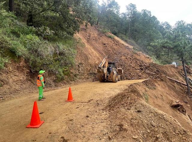 Atiende SICT derrumbes ocasionados por las intensas lluvias en red carretera federal de Oaxaca.- CLAMORSOCIAL.COM