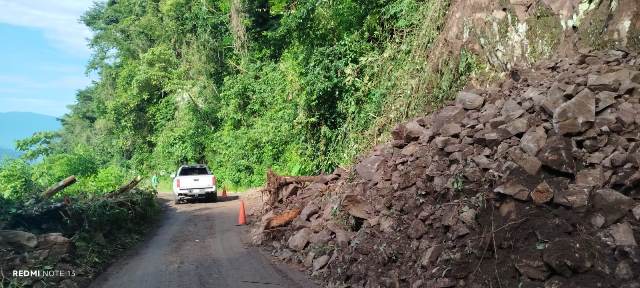 Atiende SICT derrumbes ocasionados por las intensas lluvias en red carretera federal de Oaxaca.- CLAMORSOCIAL.COM