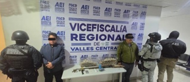 Fiscalía de Oaxaca detiene a cuatro personas, durante cateos en Miahuatlán de Porfirio Díaz, asegura drogas y huevos de tortuga.- CLAMORSOCIAL.COM