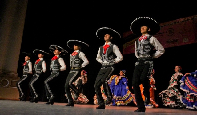 Con una programación de 42 actividades gratuitas, se lleva a cabo el 7° Festival Nacional de Danza Folklórica Cacaxtla, Tlaxcala.