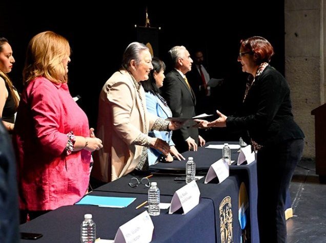 Trayectoria de excelencia en el profesorado del Sistema Incorporado, dice Dávila Aranda