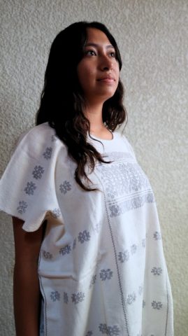 “Entre Hilos y Sueños”: textiles con causa a favor de la educación de mujeres indígenas.- CLAMORSOCIAL.COM