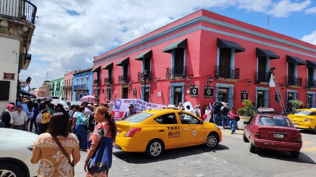 Maestros de la Sección 22 del área de supervisiones bloquean nuevamente calles en la capital.- clamorsocial.com