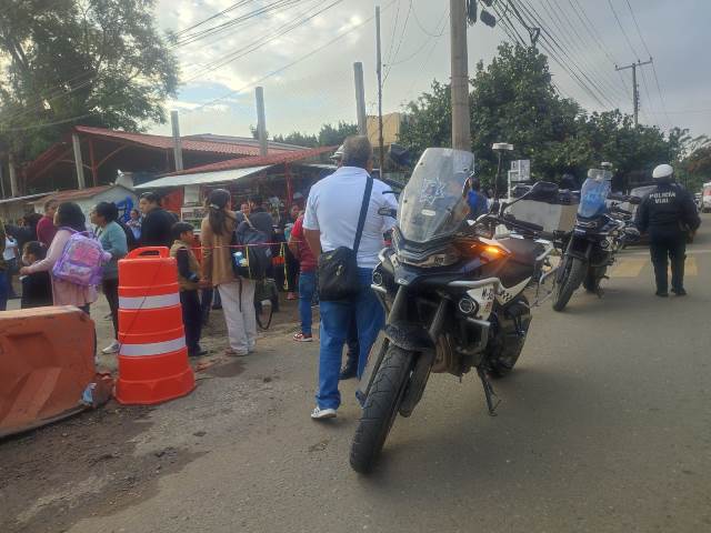 MANIFESTACIÓN DE PADRES DE FAMILIA Y VECINOS POR OBRA EN EL ESTADIO DE BEISBOL clamorsocial.com