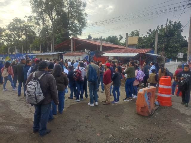 MANIFESTACIÓN DE PADRES DE FAMILIA Y VECINOS POR OBRA EN EL ESTADIO DE BEISBOL clamorsocial.com