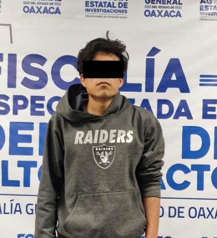 Mando Metropolitano detiene y presenta ante Fiscalía de Oaxaca a una persona que estaría relacionada con ola de “cristalazos” cometidos en Centro Histórico de la capital.- clamorsocial.com
