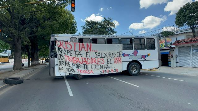 Maestros bloquean varios puntos en la capital.- clamorsocial.com