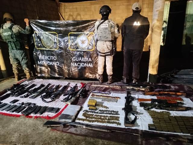 Fiscalía de Oaxaca, DEFENSA, Marina, Guardia Nacional y Policía Estatal realizan cateo en rancho del Istmo utilizado como centro de operación de célula delictiva, aseguran decenas de armas largas.- clamorsocial.com