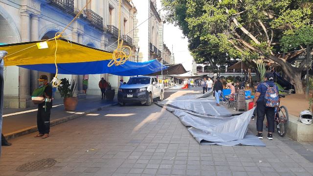 Empiezan maestros de los Pueblos Originarios a instalarse en plantón en el zócalo.- clamorsocial.com