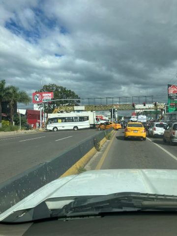 Sección 22 da inicio a los bloqueos en diferentes cruceros de la capital oaxaqueña.- clamorsocial.com