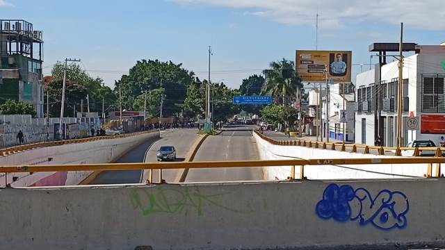 Sección 22 da inicio a los bloqueos en diferentes cruceros de la capital oaxaqueña.- clamorsocial.com