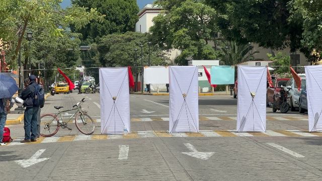 Dos bloqueos ajenos a la Sección 22 se registran este viernes en la capital.- clamorsocial.com