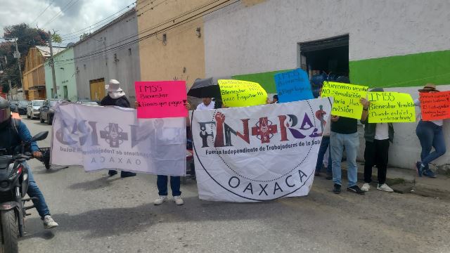 Dos bloqueos ajenos a la Sección 22 se registran este viernes en la capital.- clamorsocial.com