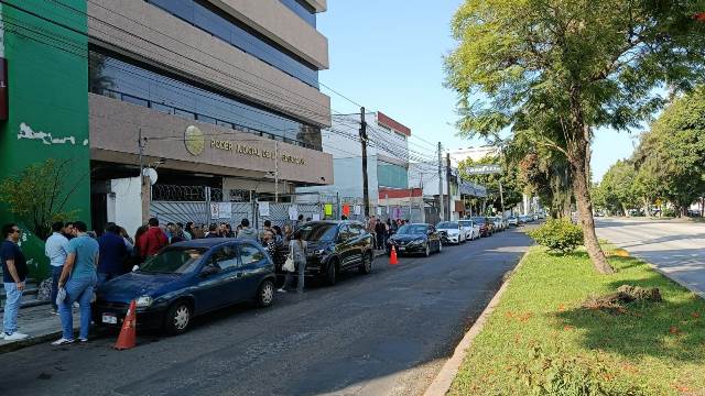 Trabajadores del Poder Judicial de la Federación de Michoacán realizan paro de labores con toma de sedes