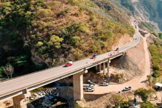 Retrasan lluvias construcción del viaducto en la autopista Mitla – Tehuantepec.- clamorsocial.com