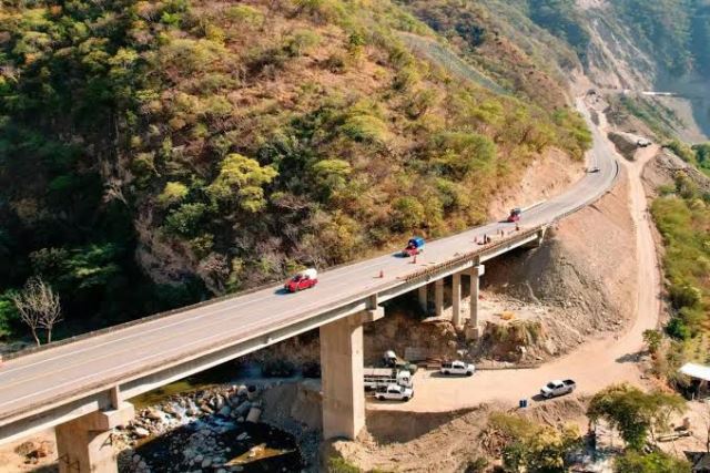 Retrasan lluvias construcción del viaducto en la autopista Mitla – Tehuantepec.- clamorsocial.com