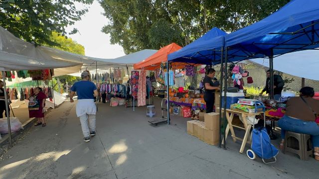 Regresan tianguistas sobre la calle de Curtidurías para vender.- clamorsocial.com