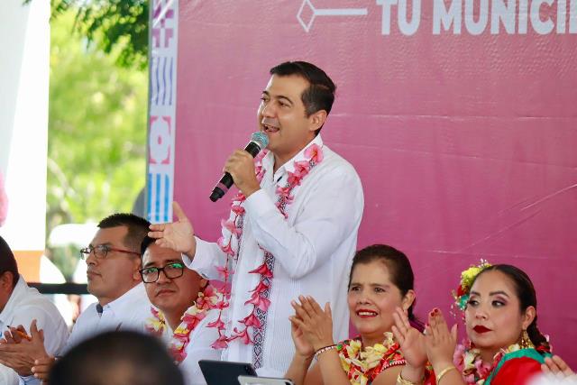 Escucha y cumple Luis Alfonso Silva Romo con el Istmo.- clamorsocial.com