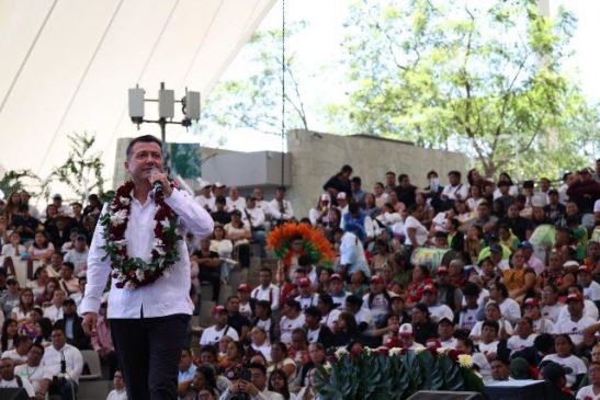 Rinde Luis Alfonso Silva Romo primer informe ante miles de oaxaqueños en el Auditorio Guelaguetza.- clamorsocial.com