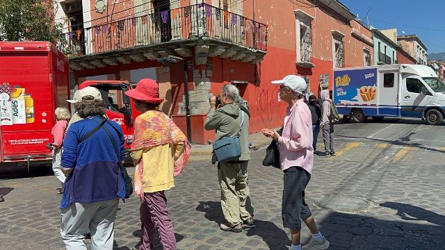 Normalistas bloquean en el centro de la Ciudad de Oaxaca.- clamorsocial.com