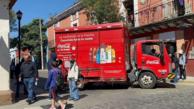 Normalistas bloquean en el centro de la Ciudad de Oaxaca.- clamorsocial.com