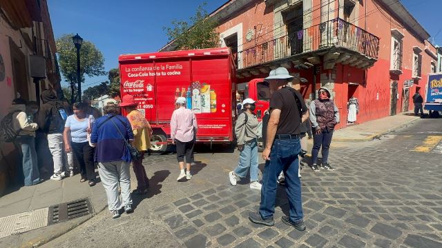 Normalistas bloquean en el centro de la Ciudad de Oaxaca.- clamorsocial.com