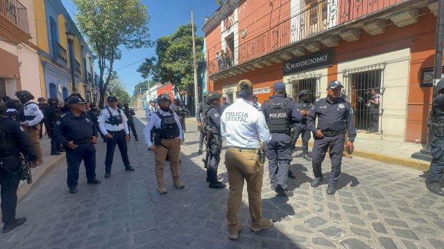 Desalojan a normalistas en el centro de la Ciudad de Oaxaca.- clamorsocial.com