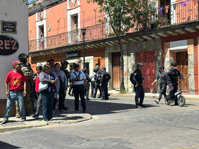 Desalojan a normalistas en el centro de la Ciudad de Oaxaca.- clamorsocial.com