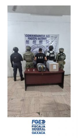 Cateo en establecimiento de paquetería permite asegurar paquete con cocaína, marihuana y cristal en Pinotepa Nacional: Fiscalía de Oaxaca