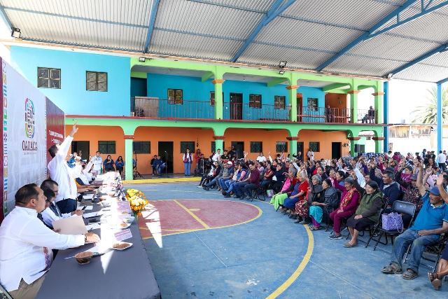 Respalda Luis Alfonso Silva Romo obras y apoyo social en San Pedro Quiatoni.- clamorsocial.com