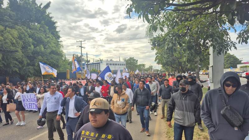 Estudiantes de la Facultad de Derecho de la UABJO exigen elecciones
