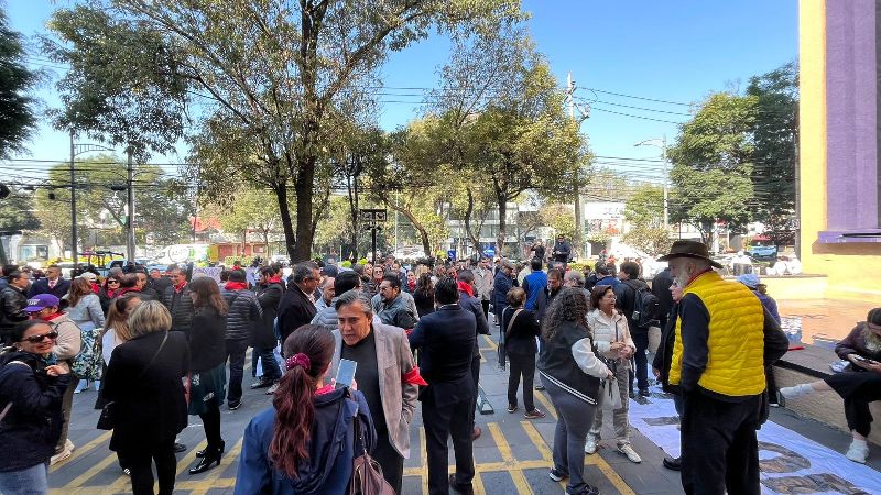 Jueces y Magistrados cesados ​​por reforma al Poder Judicial se manifiestan para exigir pago de indemnizaciones