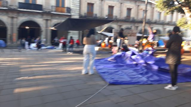Se instalan maestros en el zócalo de Oaxaca
