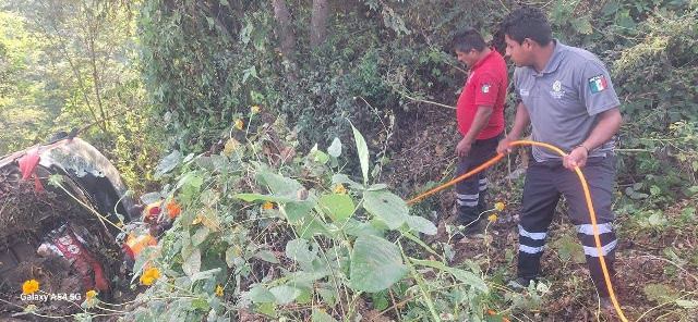 FUERTE ACCIDENTE ENTRE ADO Y TRAYLER EN EL TRAMO CARRETERO BARRANCA LARGA - VENTANILLA