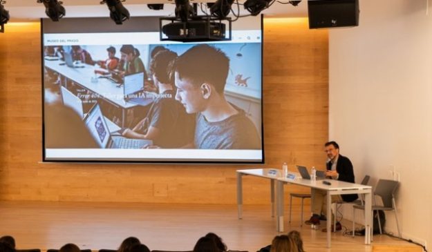 Encuentro Internacional ¿Museo Artificial? Explorando el futuro ético y creativo de los museos con IA.