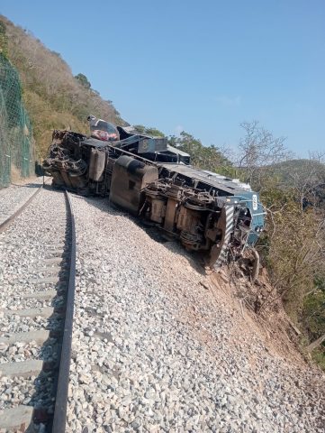 DESCARRILAMIENTO DE TREN INTEROCEÁNICO EN EL ISTMO DE OAXACA

Foto: redes sociales