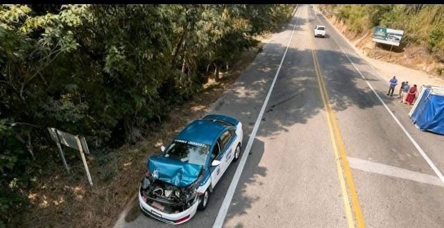 Volcadura en Huatulco deja dos personas lesionadas