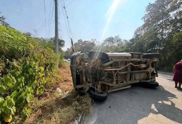 Volcadura en Huatulco deja dos personas lesionadas