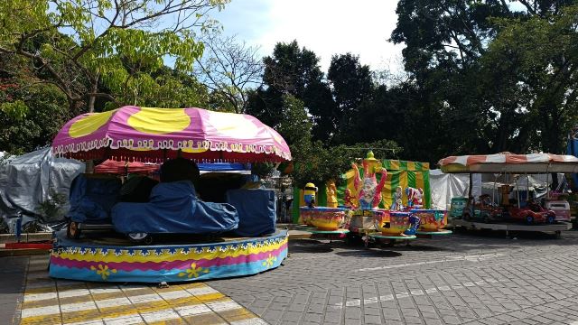 Se instalan juegos mecánicos y tianguistas en el llano por la celebración de la Guadalupe.- clamorsocial.com