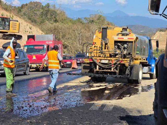 SUPERVISA TITULAR DE LA SICT OBRAS DE MODERNIZACIÓN DE LA CARRETERA POCHUTLA-HUATULCO