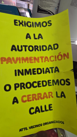CON BLOQUEO DE CALLES EXIGEN PAVIMENTACIÓN A LAS AUTORIDADES DE GOBIERNO